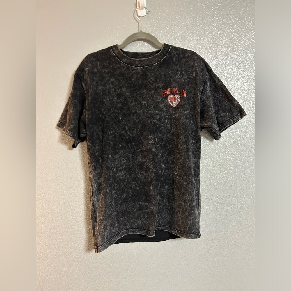 Men’s black gray white red hearts graphic T shirt T-shirt size medium